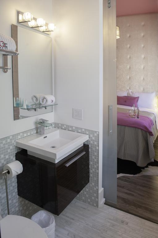 Baystreet Hotel/Motel Toronto Bagian luar foto